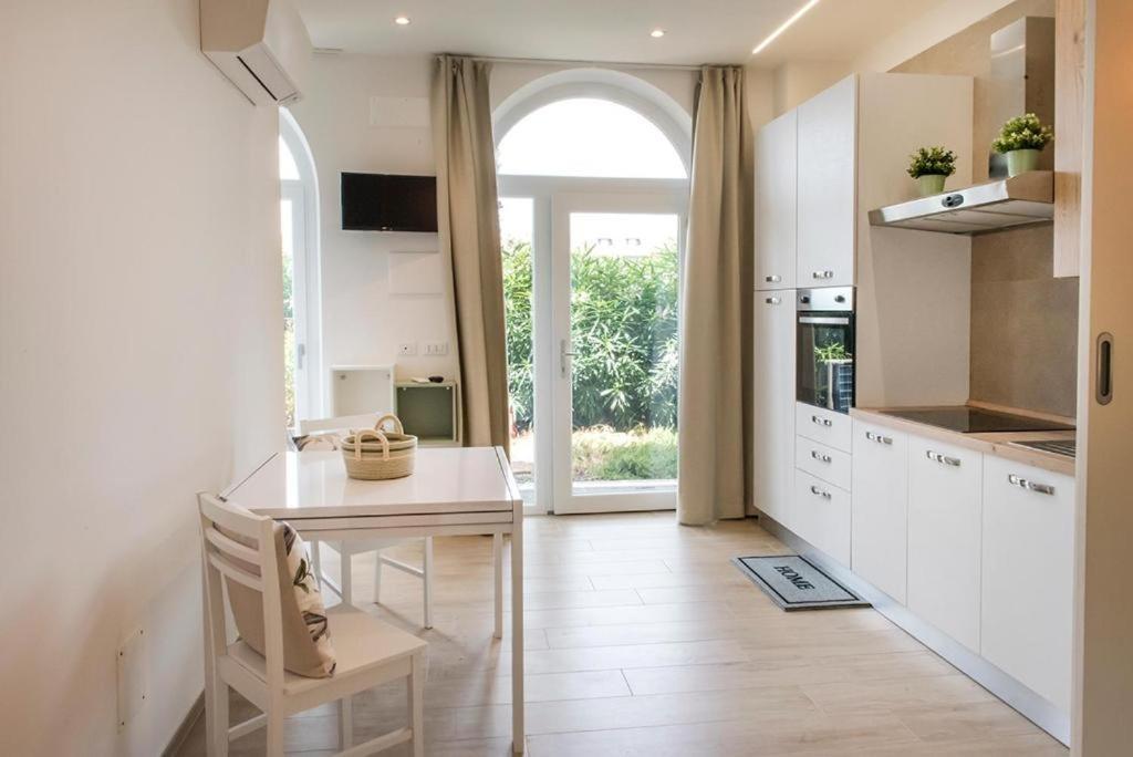 P010 - Porto Recanati, Nuovo Monolocale Fronte Mare Εξωτερικό φωτογραφία